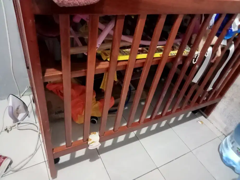 Tempat tidur bayi