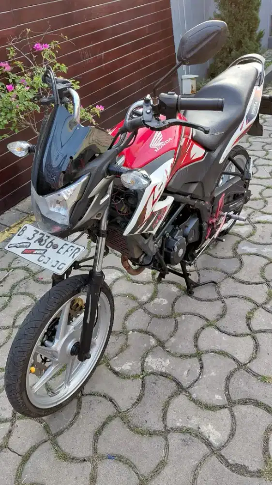 DIJUAL CEPAT HONDA CB 150 R