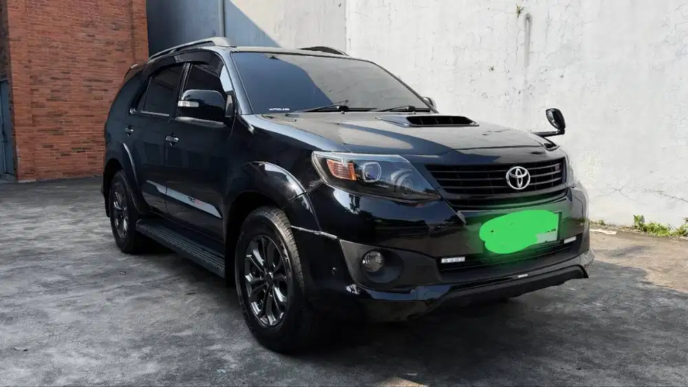 Mobil terawat mulus plat D