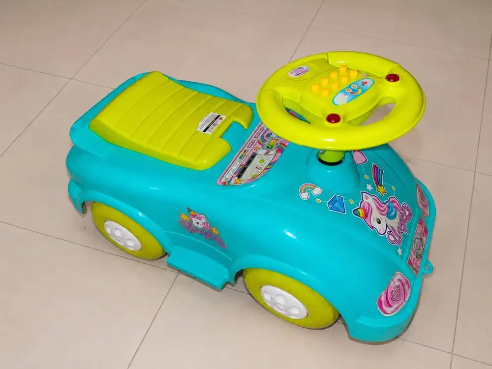 Mainan anak ride on car atau mobil dorong anak barang ex display