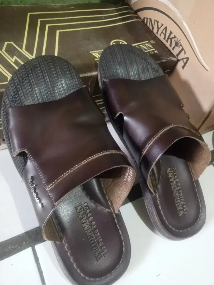 sandal kulit asli