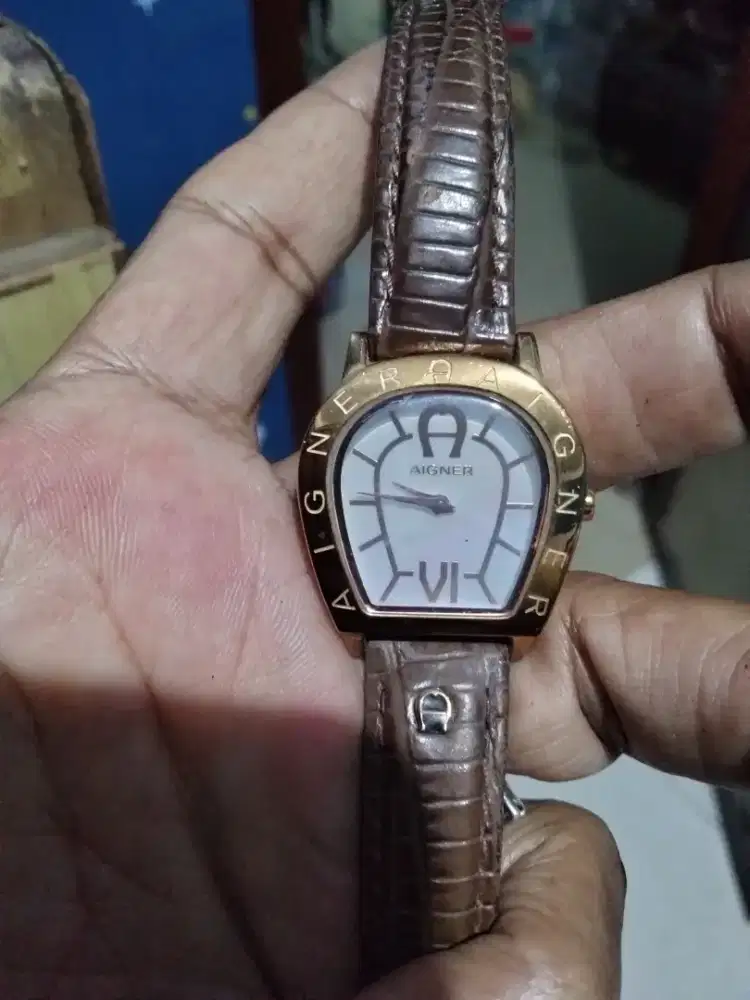 jam tangan cewek Aigner