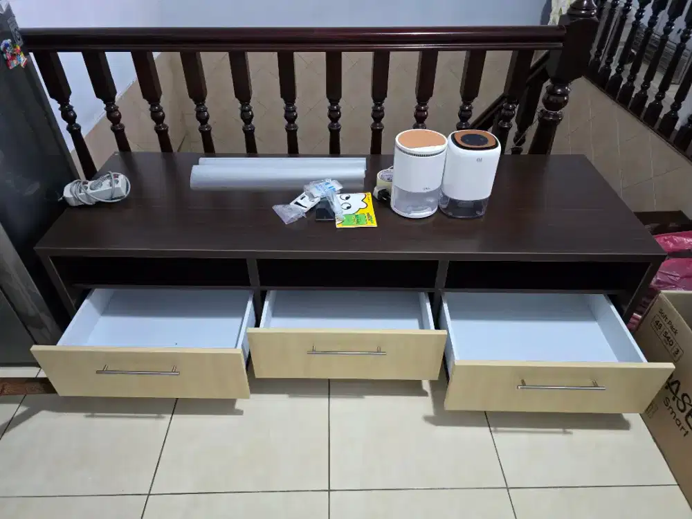 Rak TV minimalis Herman Dexter