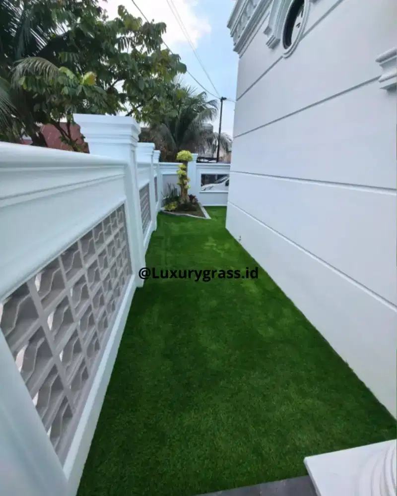 Rumput sintetis premium, hijau natural, cocok untuk taman dan teras