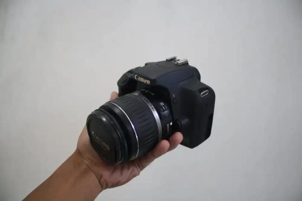 Dijual Kamera Canon 1000D lensa kit 18-55mm