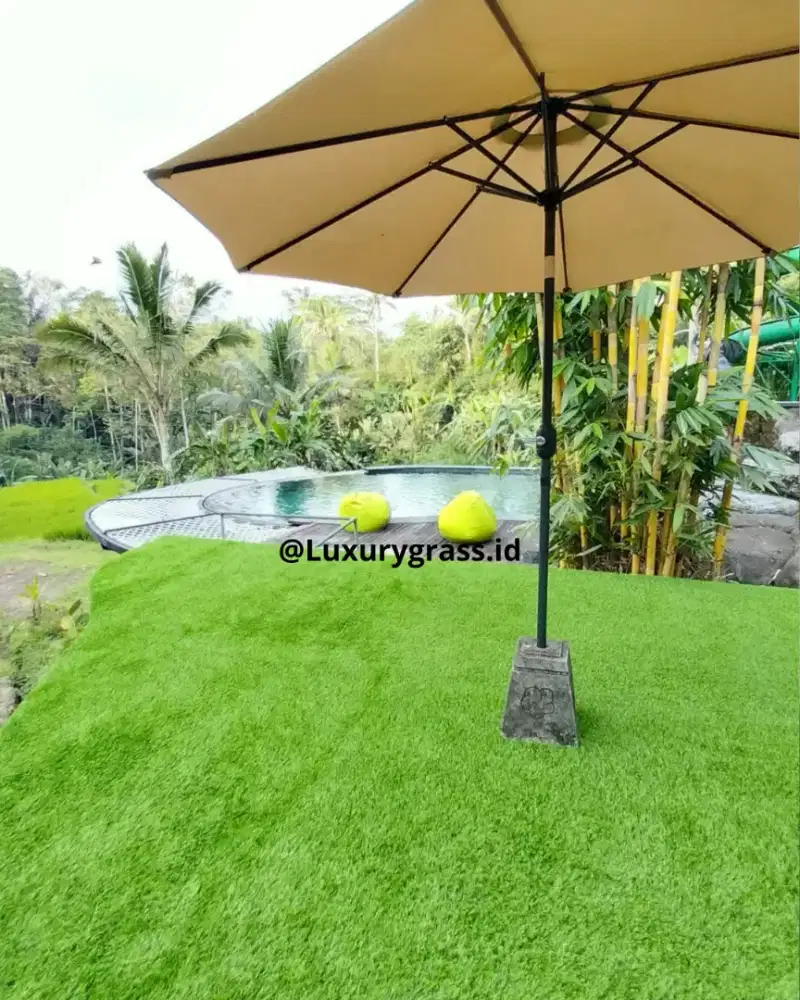 Rumput sintetis tebal dan lembut denfan ukuran 1m × 50m dan 2m x 25m