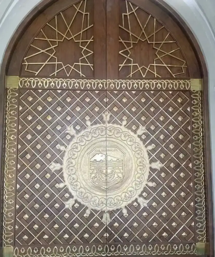 Perajin pintu nabawi ukir