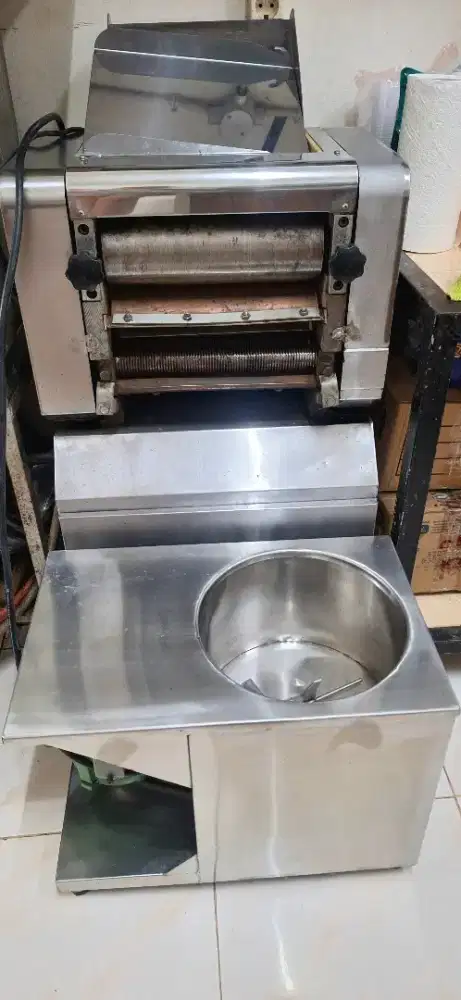 Mesin pembuat mie fomac NOD 300 S  & mixer adonan