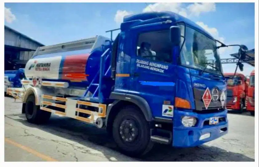 TRUK TANGKI HINO SOLAR 10KL 2021