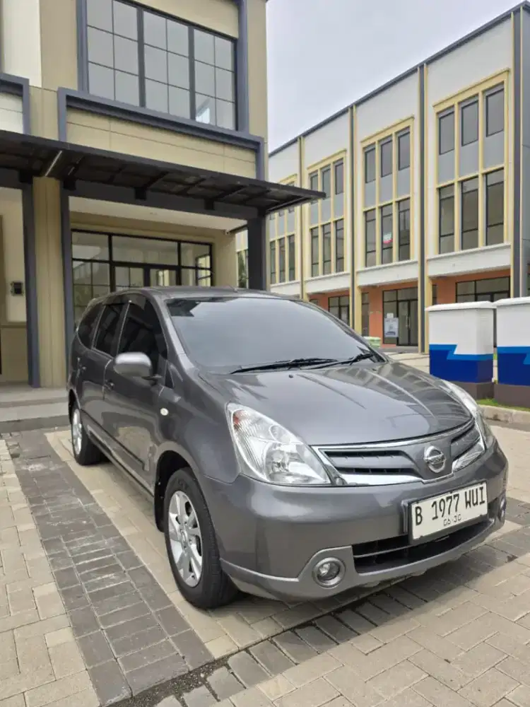Nissan Grand livina SV 1.5 A/T 2013
