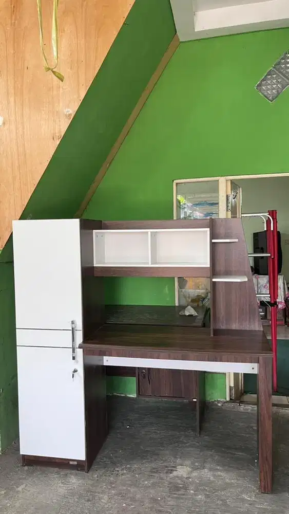 MEJA BELAJAR BUAT ANAK