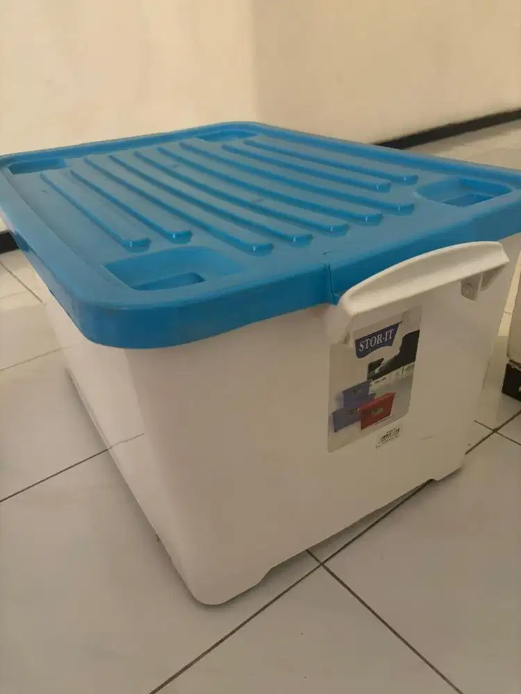 Kotak plastik di jual