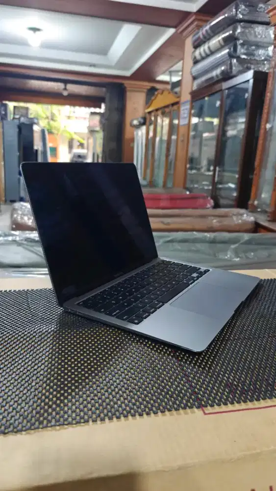 laptop apple MacBook air M1 ( 2020 ), minus layar