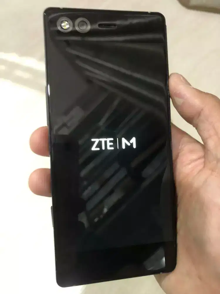 ZTE Axon M ram 4/64gb Docomo Wifi only