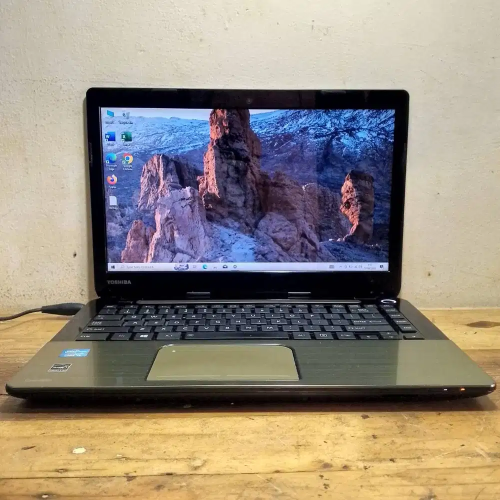 Toshiba core i3-3227U Ram 4 GB HDD 500 GB