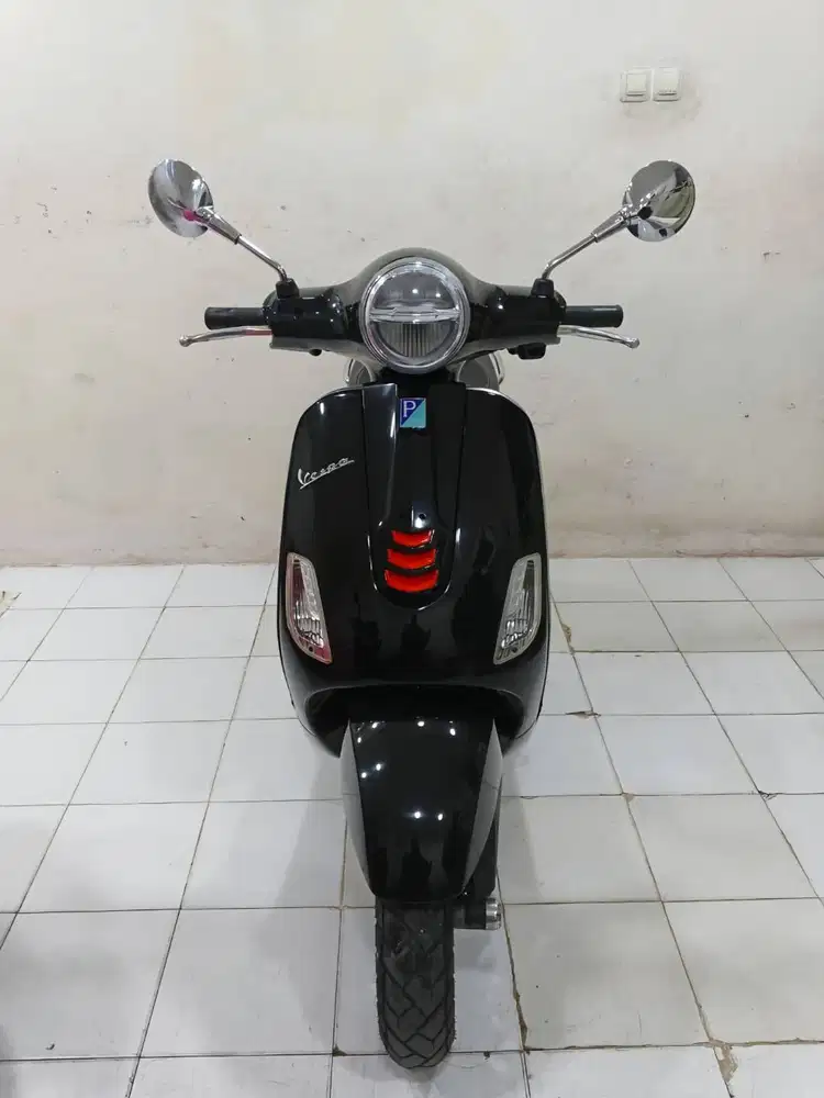 Vespa LX 125 i-get Facelift (2020) – Kondisi Siap Gas & Istimewa!