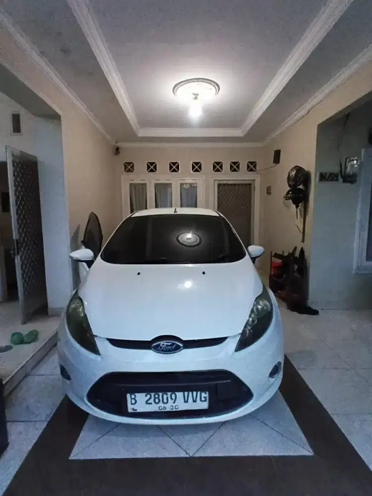FOR FIESTA 1.4 L A/T TREND 2013 PUTIH