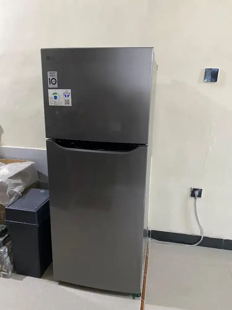 LG Kulkas 2 Pintu 202L / 187L Lemari Pendingin