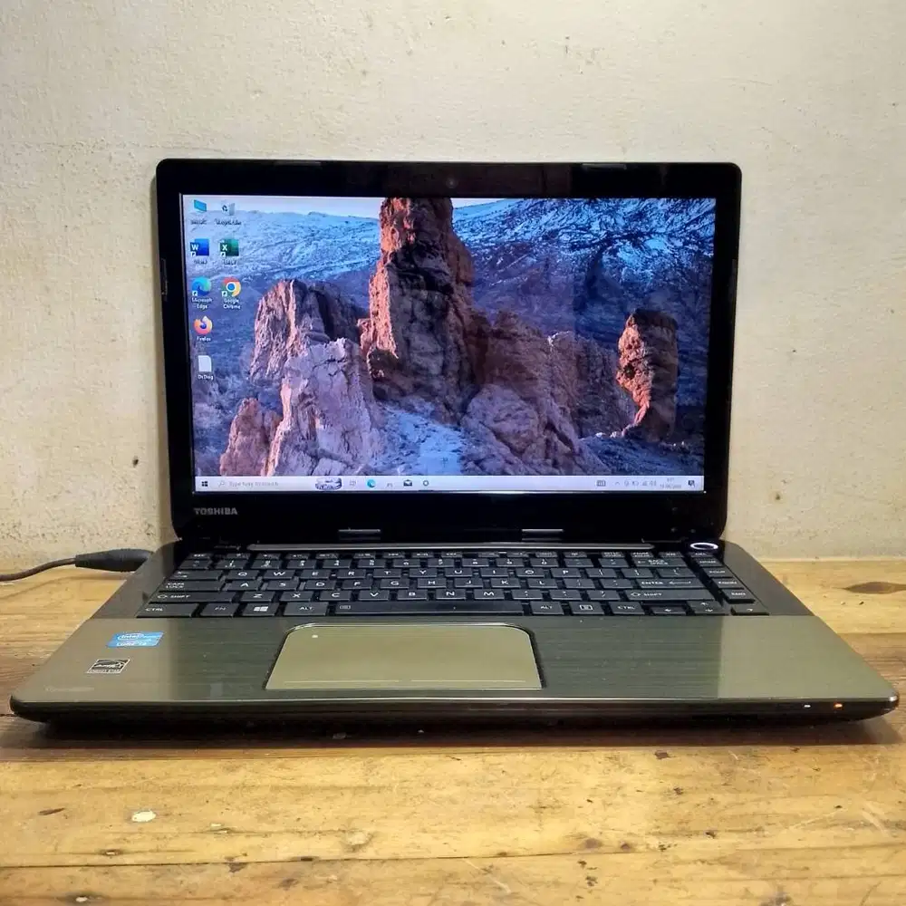 Toshiba core i3-3227U Ram 4 GB HDD 500 GB