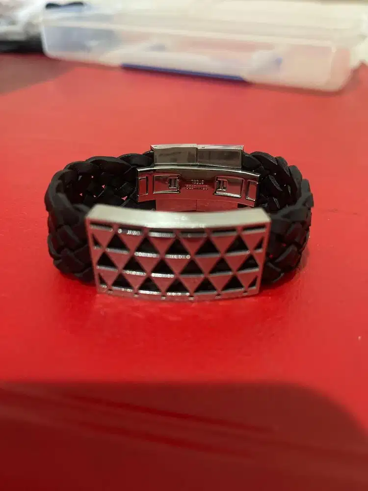 Gelang wanita hitam