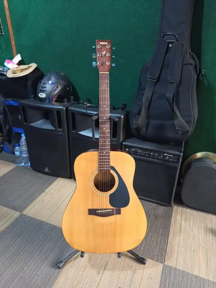 Gitar akustik Yamaha f310