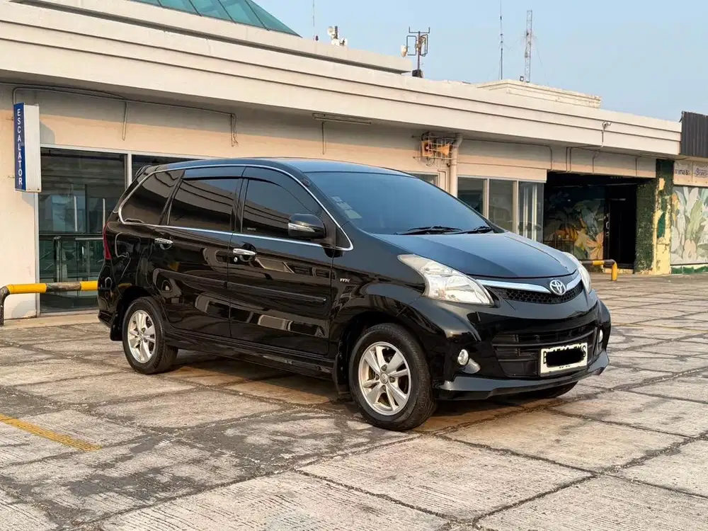 Toyota Avanza 1.5 Veloz Matic 2014 Low KM 93RB