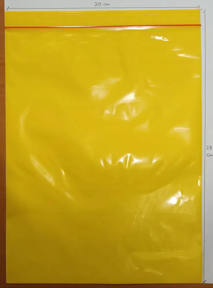Plastik Klip Warna Kuning - Ukuran : P. 28 Cm X L. 20 Cm