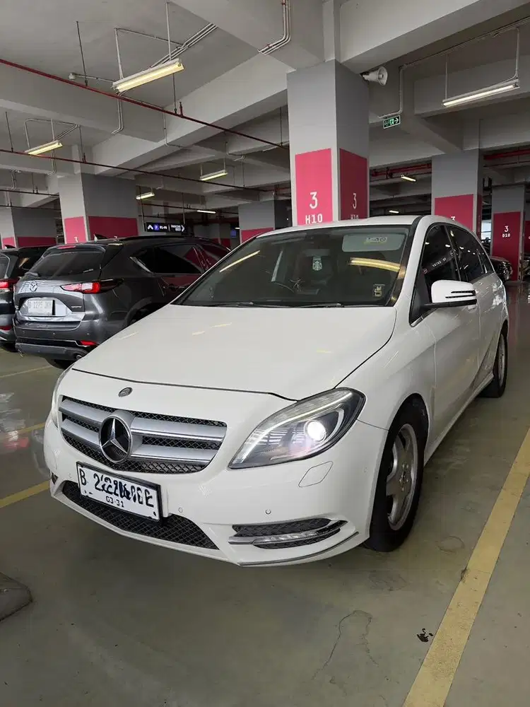 Mercedes Benz B200 AT 1.6 Sport AMG Putih Pemakaian 2015 Pajak Hidup