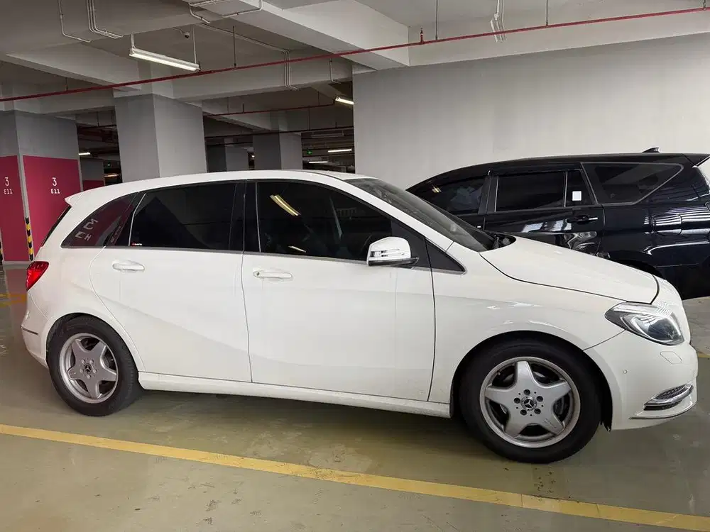 Mercedes Benz B200 AT 1.6 Sport AMG Putih Pemakaian 2015 Pajak Hidup