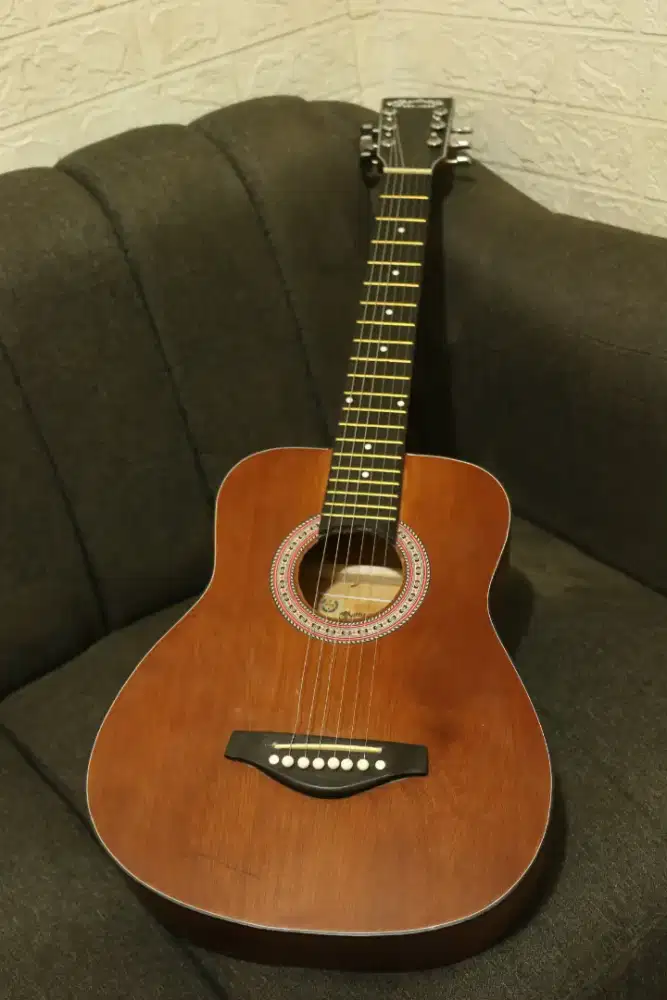 Gitar akustik ukuran 3/4