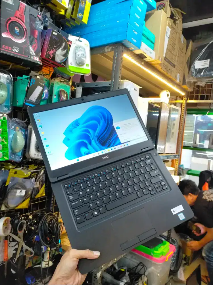 di jual laptop DELL 5490 CORE I5 RAM 8