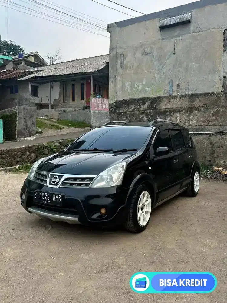 Mobil Nissan Grand Livina