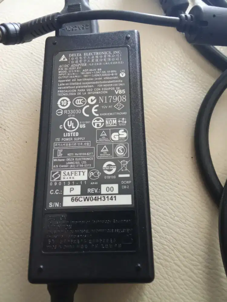 Adaptor 19 volt universal