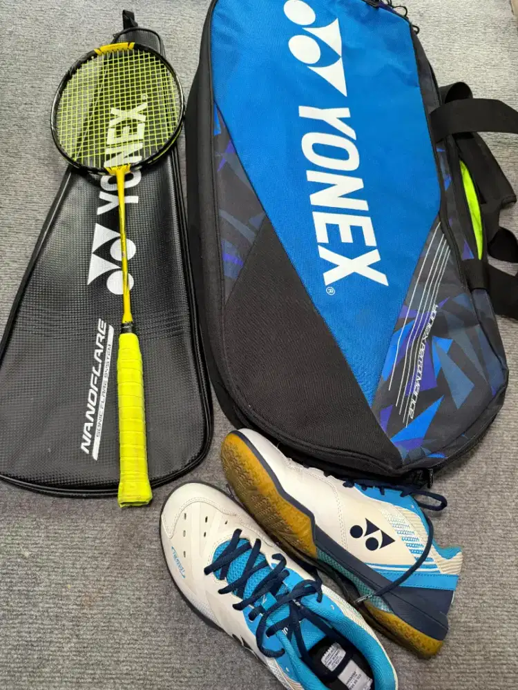 dijual raket badminton dan sepatu