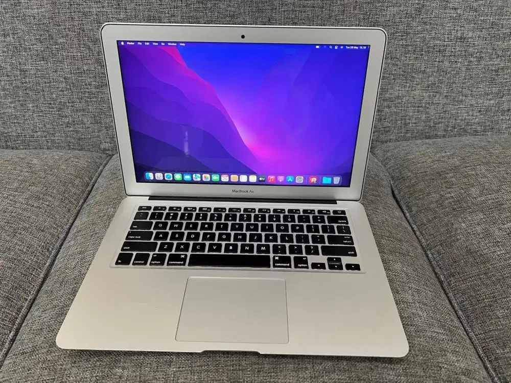 MacBook Air 13 inch 2017 CORE i5 RAM 8-128 GB LikeNew Siap Pakai