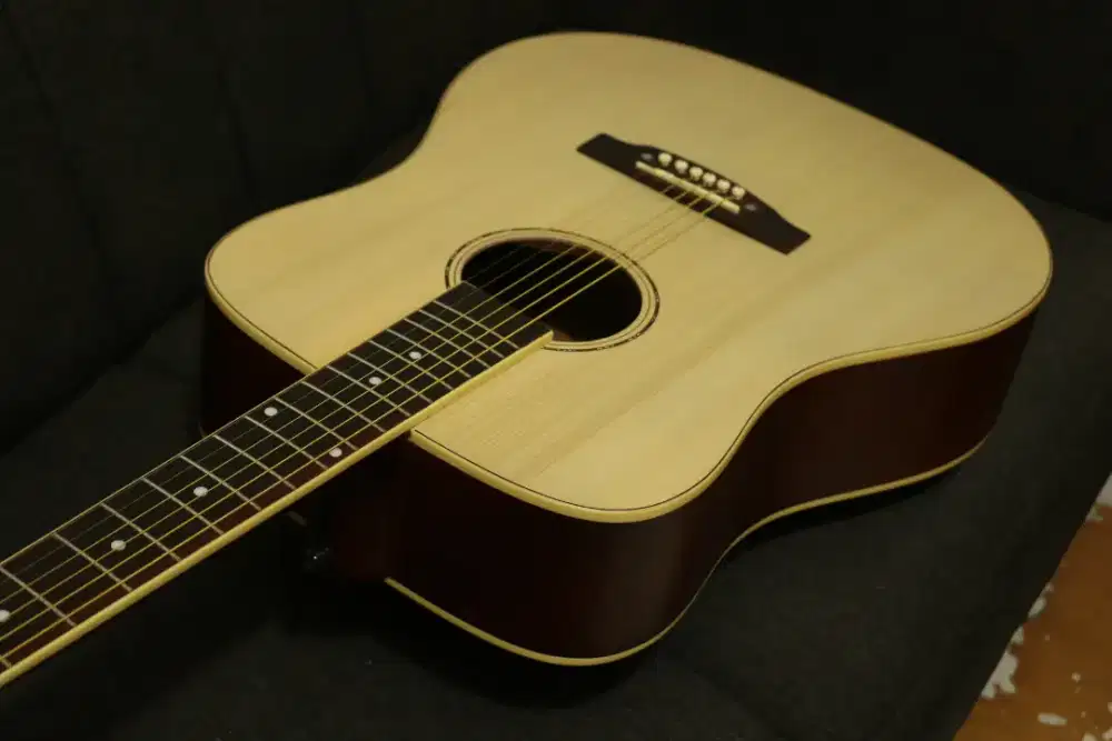 Gitar akustik jumbo speak oke
