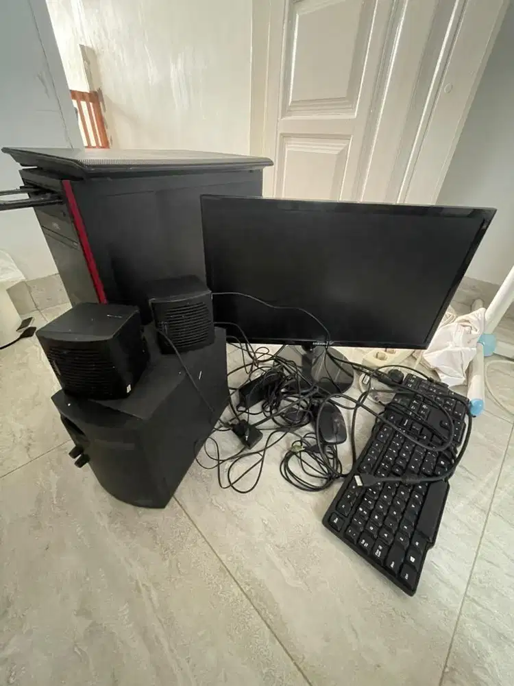 dijual PC dan monitor dapat semua nya