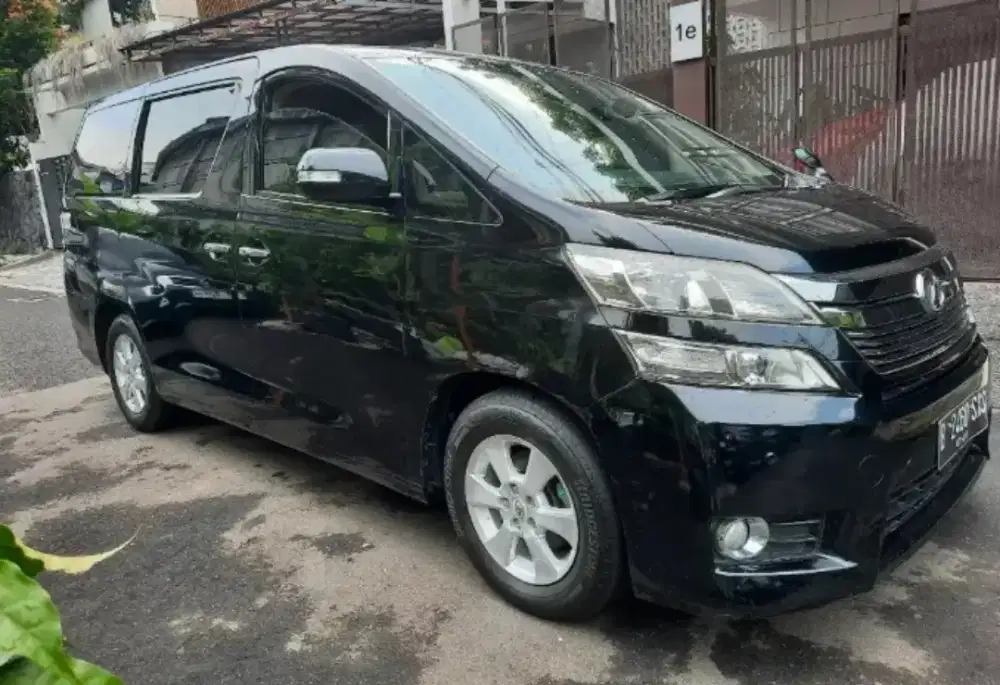 Vellfire 2012 AT low KM