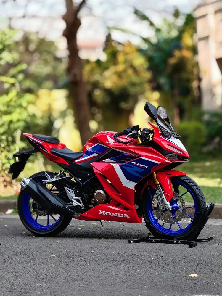HONDA NEW CBR 150R NON ABS TRICOLOR 2023 KM 10K PAJAK ON SIAP GASPOL