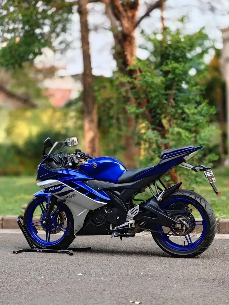 YAMAHA R15 V2 BIRU SILVER 2016 KM 10K PAJAK ON SUPER MULUS