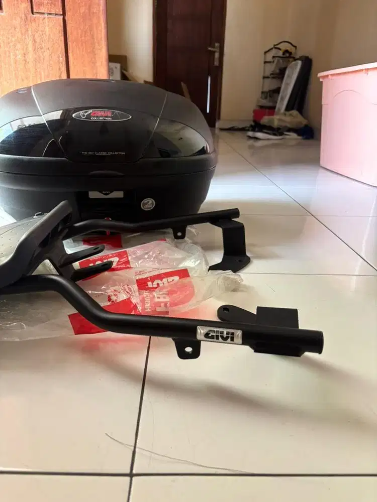 DIJUAL GIVI E45N classic 45lt dan bracket GIVI SRT baru sekali pakai85
