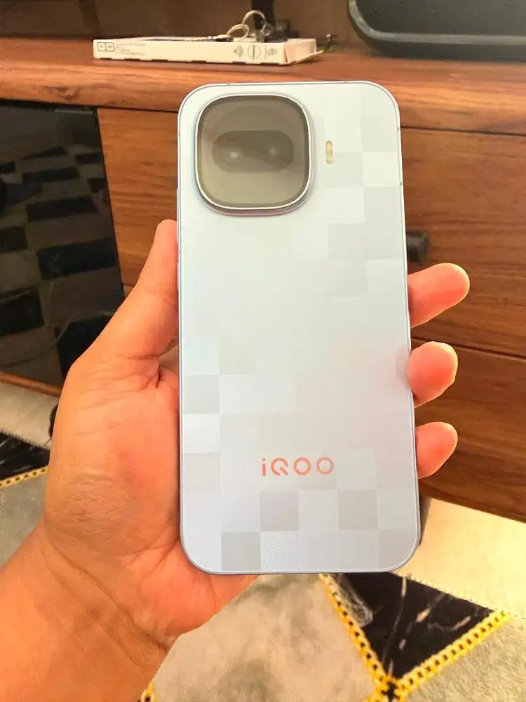 IQOO 15r 8+8/256