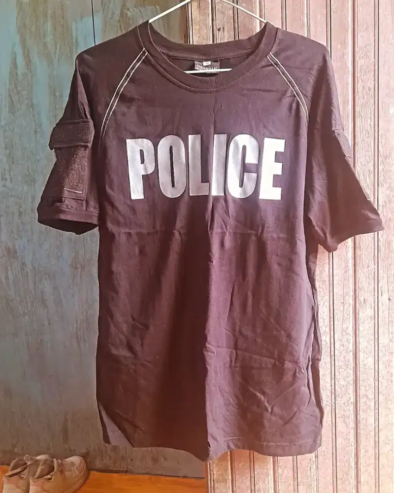 Kaos Pendek Hitam Model Polisi