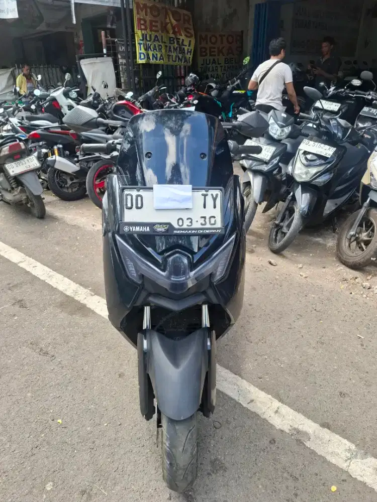 Yamaha Nmax 2025 hitam
