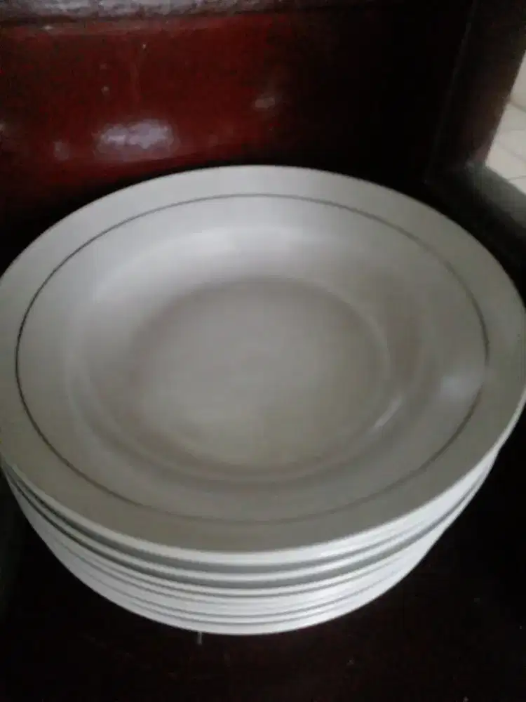 Piring Porcelain
