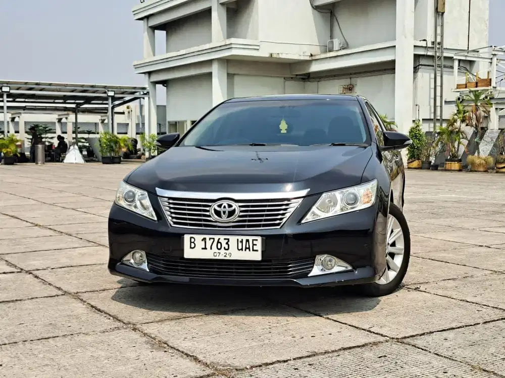 DP 10JT TOYOTA CAMRY V AT MATIC AUTOMATIC 2014 HITAM LOW KM