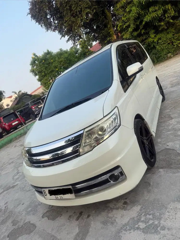 Nissan Serena 2010 Bensin