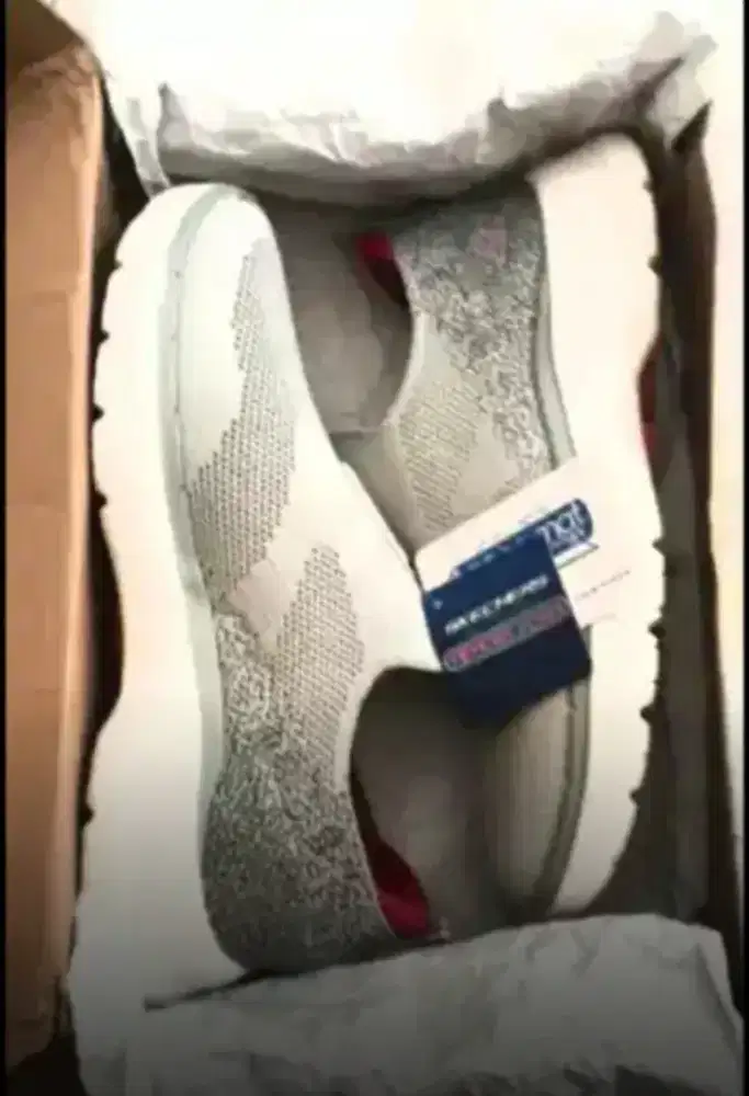 Sepatu Skecher Hiper Pillar