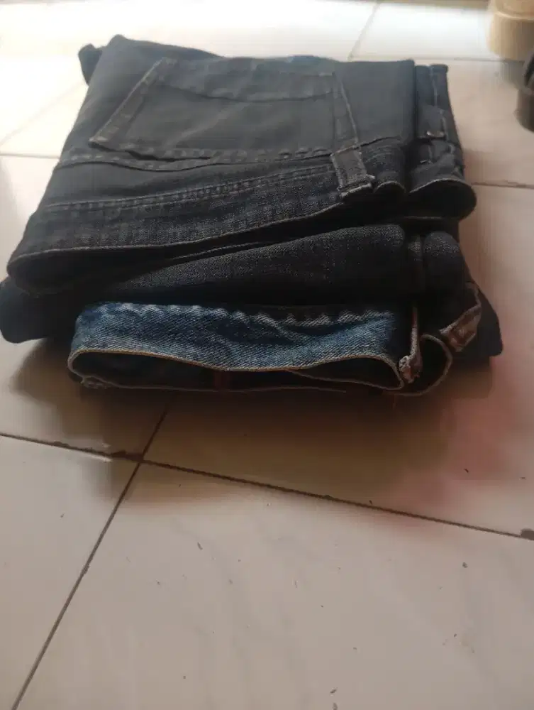 2 Celana levi's jeans