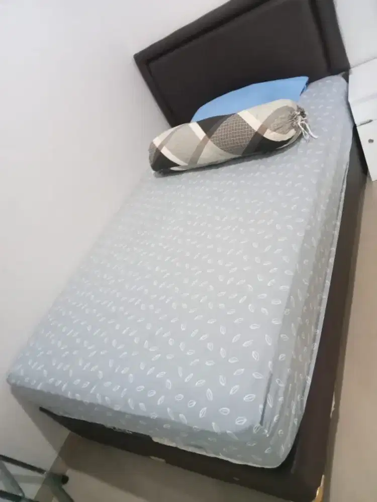 Sale Cepat Kasur 1 Set Springbed like New, ukuran 120x200 bonus Nakas